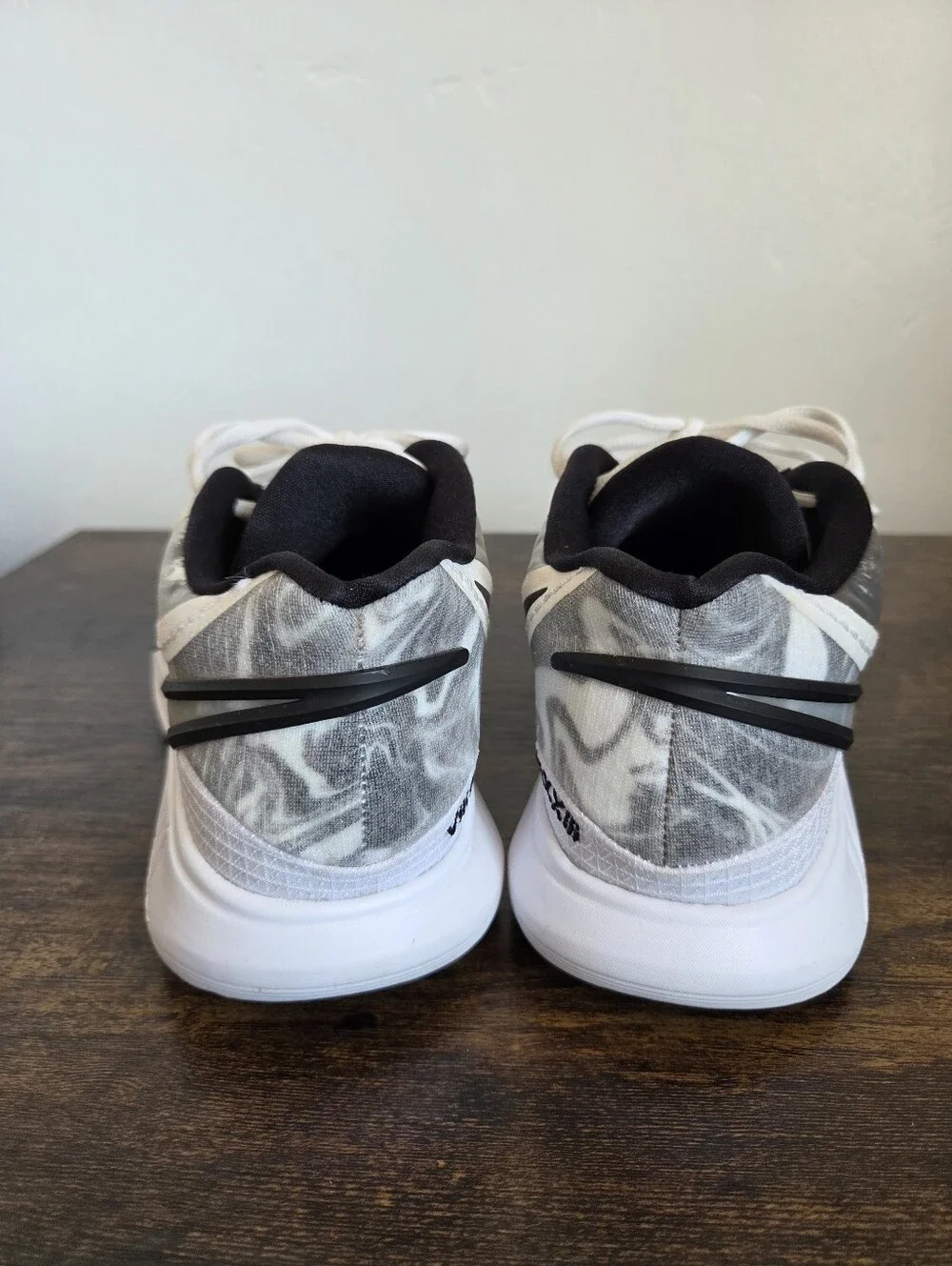 Nike Kyrie 8 Basketball Shoes Athletic Black White Men's 11 XIXXIII DJ6017-101